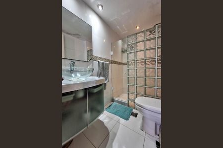 Apartamento à venda com 245m², 4 quartos e 2 vagas Apartamento à venda com 245m², 4 quartos e 2 vagasBanheiro da Suíte 1