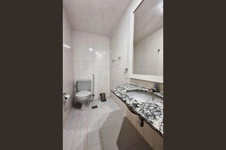 Apartamento à venda com 245m², 4 quartos e 2 vagas Apartamento à venda com 245m², 4 quartos e 2 vagasBanheiro da Suíte 2