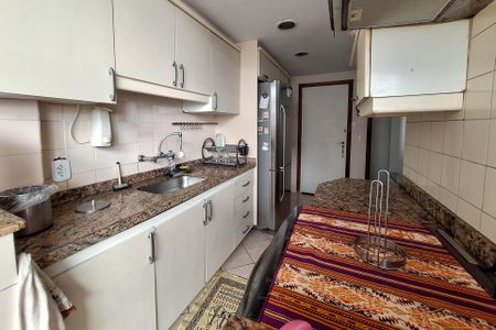 Apartamento à venda com 245m², 4 quartos e 2 vagas Apartamento à venda com 245m², 4 quartos e 2 vagasCozinha
