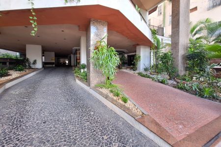 Apartamento à venda com 245m², 4 quartos e 2 vagas Apartamento à venda com 245m², 4 quartos e 2 vagasFachada