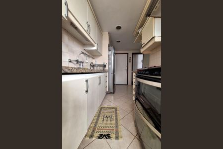 Apartamento à venda com 245m², 4 quartos e 2 vagas Apartamento à venda com 245m², 4 quartos e 2 vagasCozinha