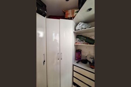 Apartamento à venda com 245m², 4 quartos e 2 vagas Apartamento à venda com 245m², 4 quartos e 2 vagasQuarto de Serviço