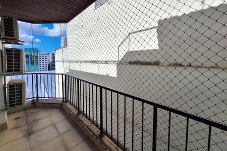 Apartamento à venda com 245m², 4 quartos e 2 vagas Apartamento à venda com 245m², 4 quartos e 2 vagasVaranda da Sala