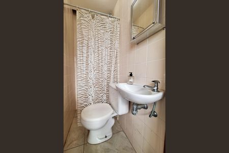 Apartamento à venda com 245m², 4 quartos e 2 vagas Apartamento à venda com 245m², 4 quartos e 2 vagasBanheiro de serviço