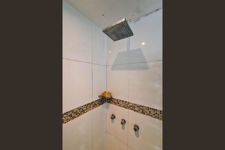 Apartamento à venda com 245m², 4 quartos e 2 vagas Apartamento à venda com 245m², 4 quartos e 2 vagasBanheiro da Suíte 1