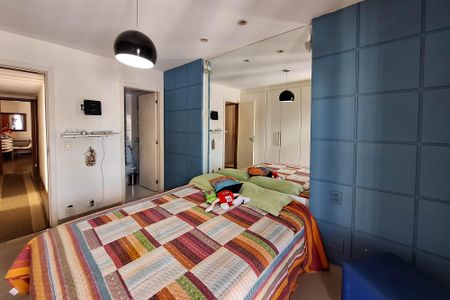 Apartamento à venda com 245m², 4 quartos e 2 vagas Apartamento à venda com 245m², 4 quartos e 2 vagasSuíte 1