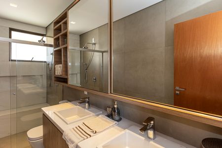 Casa de condomínio à venda com 634m², 6 quartos e 6 vagasBanheiro da Suíte 2