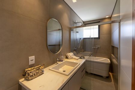 Casa de condomínio à venda com 634m², 6 quartos e 6 vagasBanheiro da Suíte 4