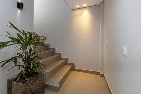 Casa de condomínio à venda com 634m², 6 quartos e 6 vagasEscada