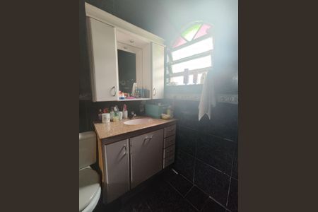 Casa à venda com 200m², 4 quartos e 3 vagasBanheiro 1