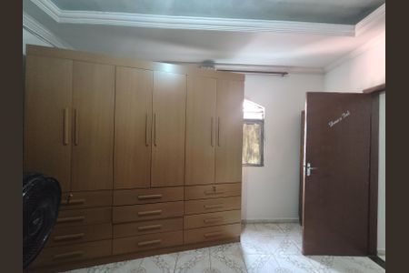 Casa à venda com 200m², 4 quartos e 3 vagasQuarto 2 - Suíte