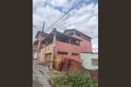 Casa à venda com 200m², 4 quartos e 3 vagasFachada