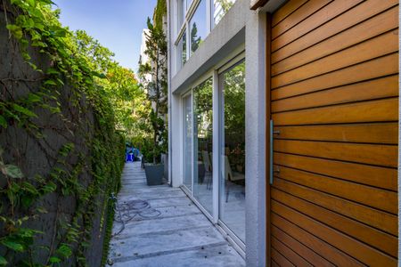 Casa à venda com 220m², 3 quartos e 4 vagas Casa à venda com 220m², 3 quartos e 4 vagasVista Varanda Sala