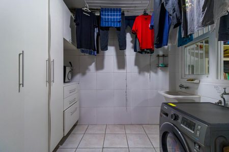 Casa à venda com 220m², 3 quartos e 4 vagas Casa à venda com 220m², 3 quartos e 4 vagasÁrea de Serviço