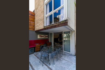 Casa à venda com 220m², 3 quartos e 4 vagas Casa à venda com 220m², 3 quartos e 4 vagasVaranda Sala