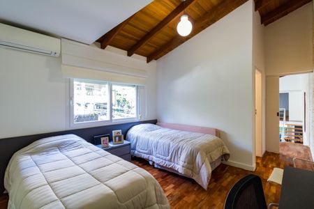 Casa à venda com 220m², 3 quartos e 4 vagas Casa à venda com 220m², 3 quartos e 4 vagasSuíte 1