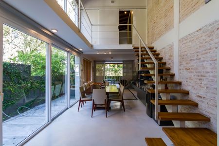 Casa à venda com 220m², 3 quartos e 4 vagas Casa à venda com 220m², 3 quartos e 4 vagasSala