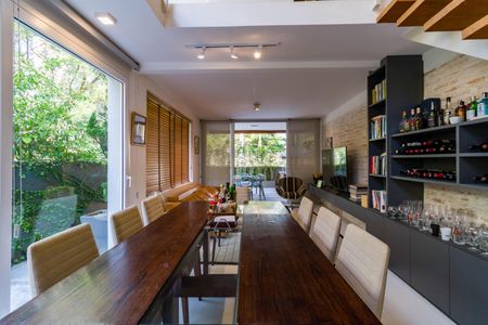 Casa à venda com 220m², 3 quartos e 4 vagas Casa à venda com 220m², 3 quartos e 4 vagasSala