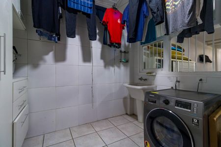 Casa à venda com 220m², 3 quartos e 4 vagas Casa à venda com 220m², 3 quartos e 4 vagasÁrea de Serviço