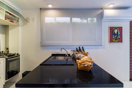 Casa à venda com 220m², 3 quartos e 4 vagas Casa à venda com 220m², 3 quartos e 4 vagasCozinha