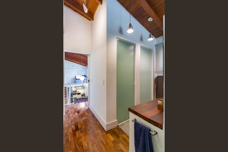 Casa à venda com 220m², 3 quartos e 4 vagas Casa à venda com 220m², 3 quartos e 4 vagasBanheiro Suíte 2