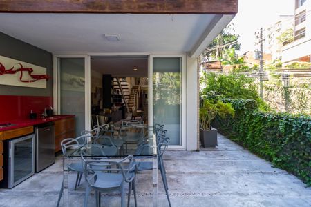 Casa à venda com 220m², 3 quartos e 4 vagas Casa à venda com 220m², 3 quartos e 4 vagasVaranda Sala