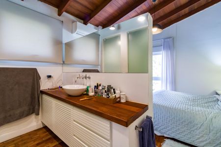 Casa à venda com 220m², 3 quartos e 4 vagas Casa à venda com 220m², 3 quartos e 4 vagasBanheiro Suíte 2