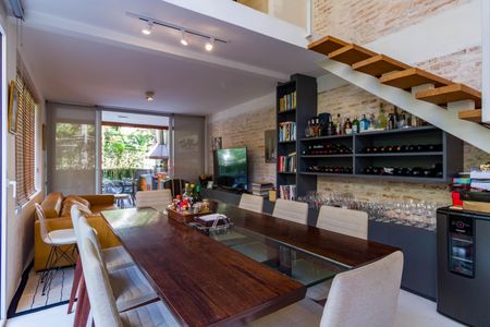 Casa à venda com 220m², 3 quartos e 4 vagas Casa à venda com 220m², 3 quartos e 4 vagasSala