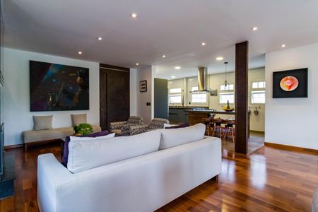 Casa de condomínio à venda com 550m², 3 quartos e 3 vagasSala