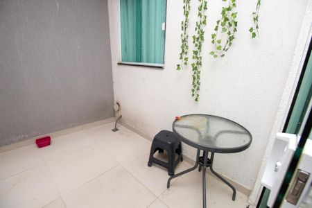 Apartamento para alugar com 70m², 2 quartos e 1 vagaÁrea de Serviço