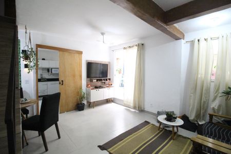 Casa de condomínio à venda com 135m², 2 quartos e 2 vagasSala