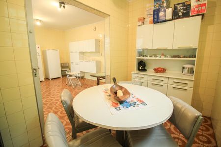 Casa à venda com 186m², 4 quartos e 3 vagas Casa à venda com 186m², 4 quartos e 3 vagasCozinha