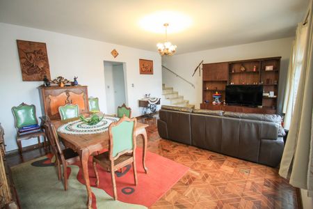 Casa à venda com 186m², 4 quartos e 3 vagas Casa à venda com 186m², 4 quartos e 3 vagasSala