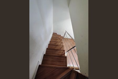 Apartamento à venda com 107m², 3 quartos e 2 vagasEscada