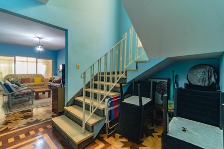 Casa à venda com 307m², 4 quartos e 2 vagasEscada