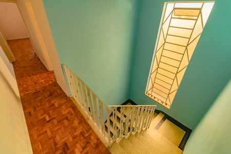 Casa à venda com 307m², 4 quartos e 2 vagasEscada