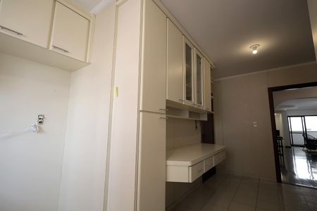 Apartamento à venda com 196m², 4 quartos e 2 vagasCozinha