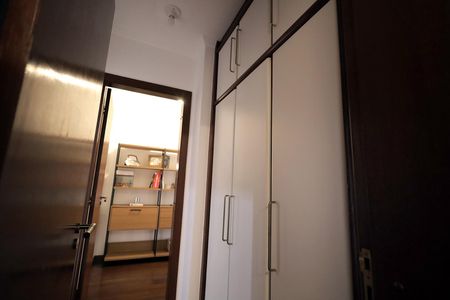 Apartamento à venda com 196m², 4 quartos e 2 vagasCorredor
