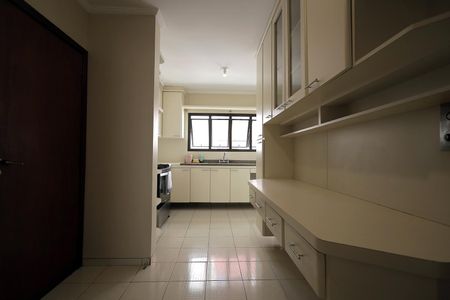 Apartamento à venda com 196m², 4 quartos e 2 vagasCozinha