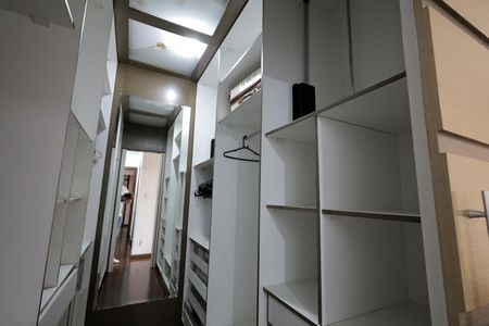 Apartamento à venda com 196m², 4 quartos e 2 vagasCloset