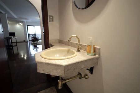 Apartamento à venda com 196m², 4 quartos e 2 vagasLavabo