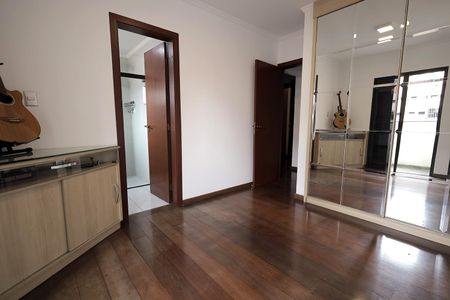 Apartamento à venda com 196m², 4 quartos e 2 vagasQuarto Suíte 2