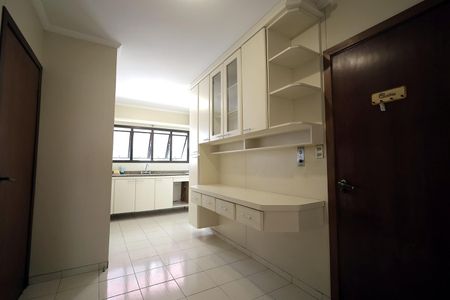 Apartamento à venda com 196m², 4 quartos e 2 vagasCozinha
