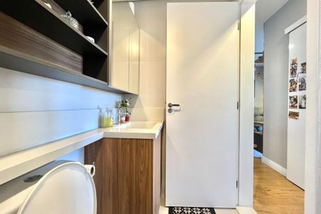 Apartamento à venda com 65m², 2 quartos e 2 vagasBanheiro Corredor