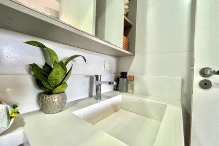 Apartamento à venda com 65m², 2 quartos e 2 vagasBanheiro da Suíte