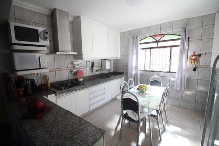 Casa à venda com 404m², 4 quartos e 6 vagasCozinha