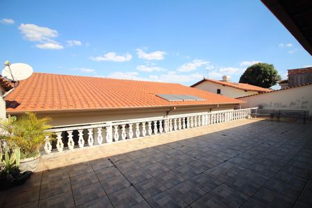 Casa à venda com 404m², 4 quartos e 6 vagasQuintal