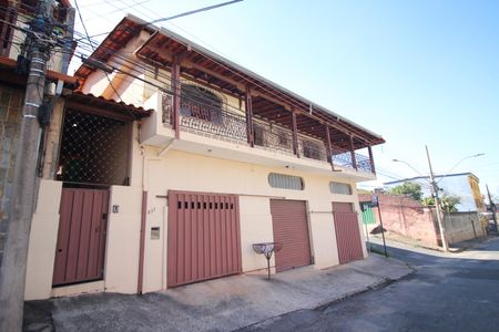 Casa à venda com 404m², 4 quartos e 6 vagasFachada