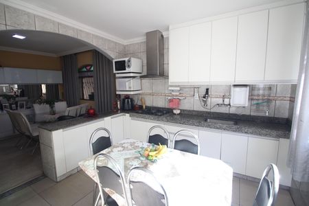 Casa à venda com 404m², 4 quartos e 6 vagasCozinha