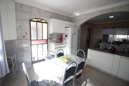 Casa à venda com 404m², 4 quartos e 6 vagasCozinha